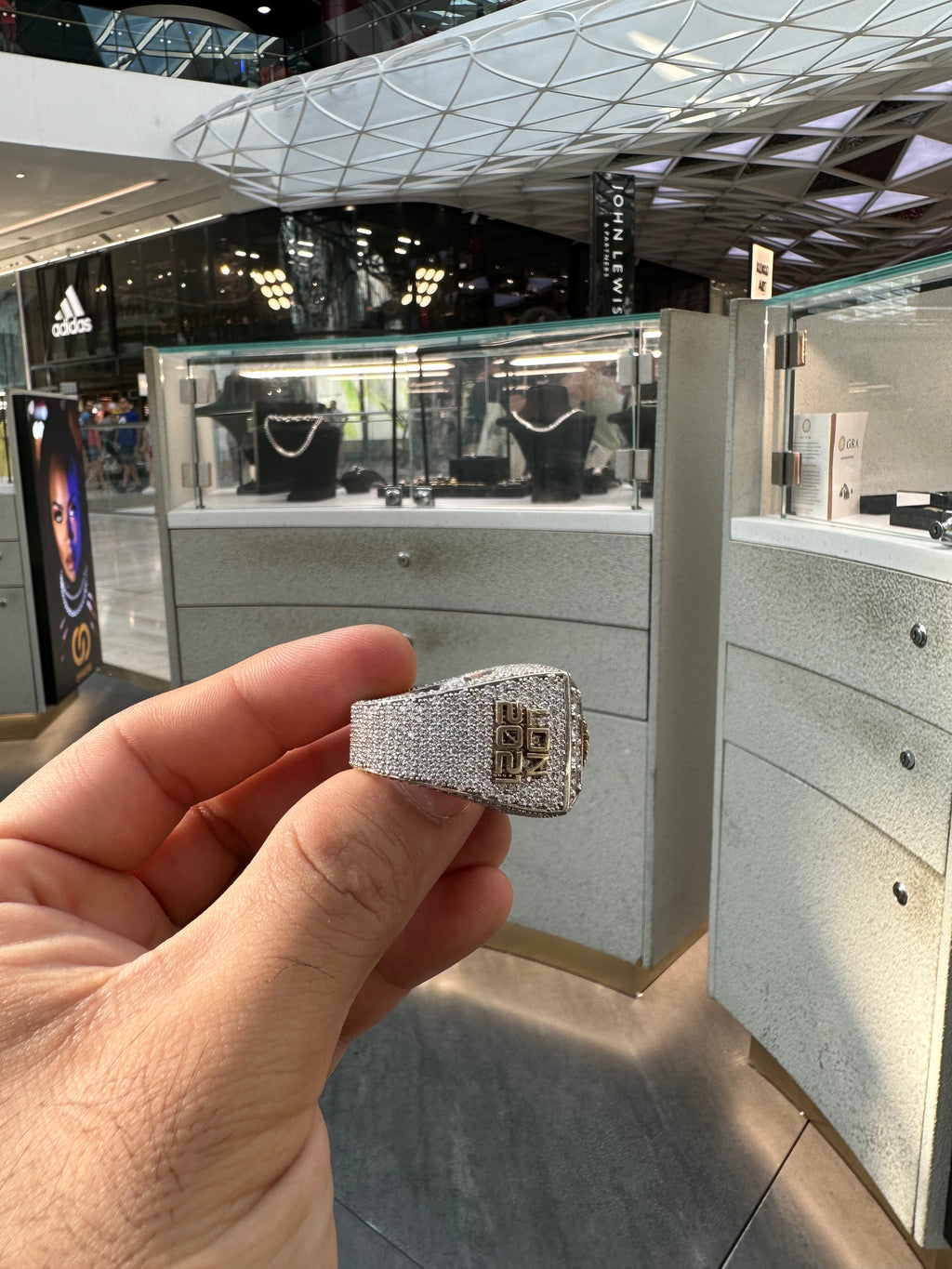 Guess the number of stones £100 REWARD