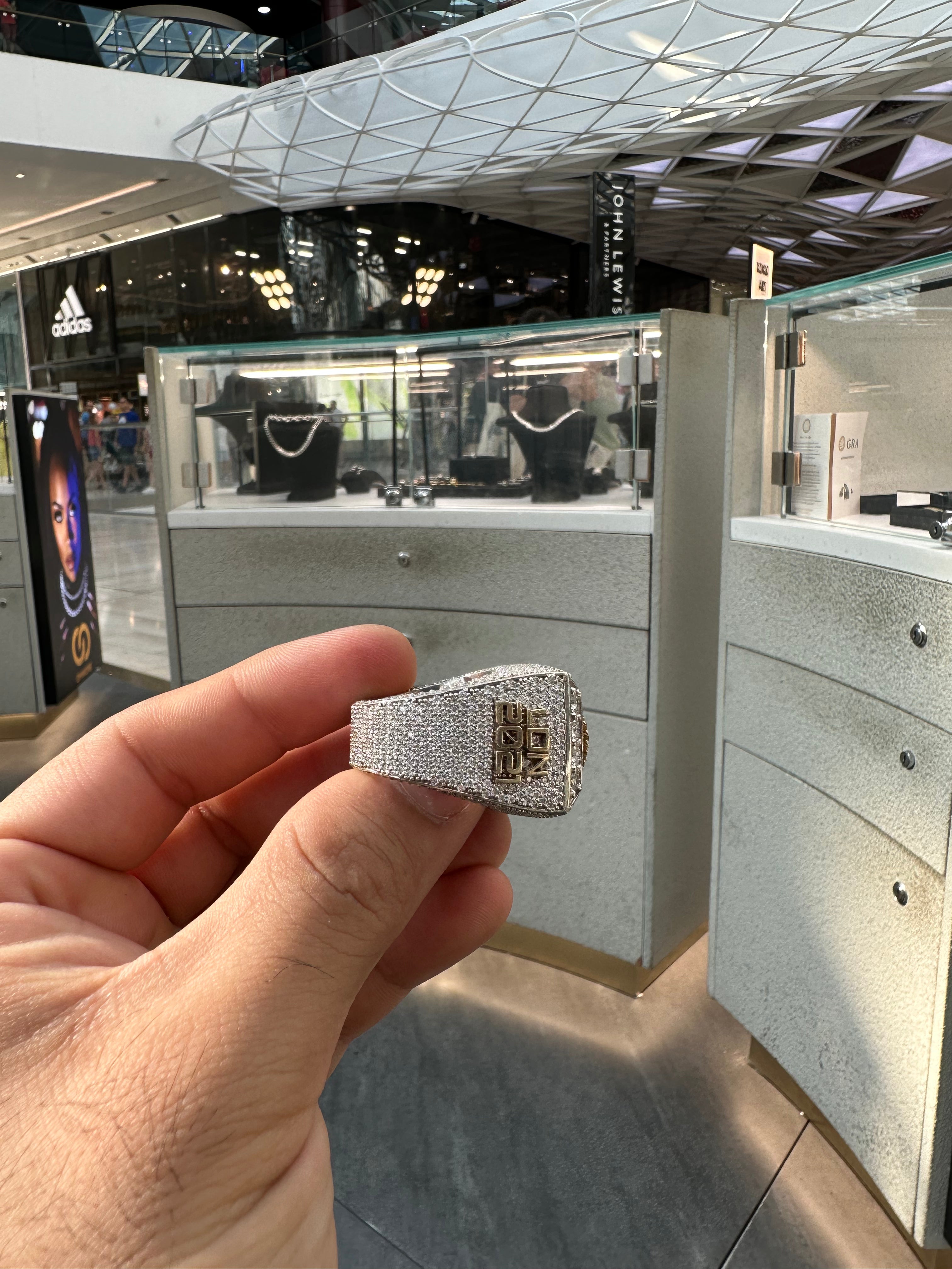 Guess the number of stones £100 REWARD